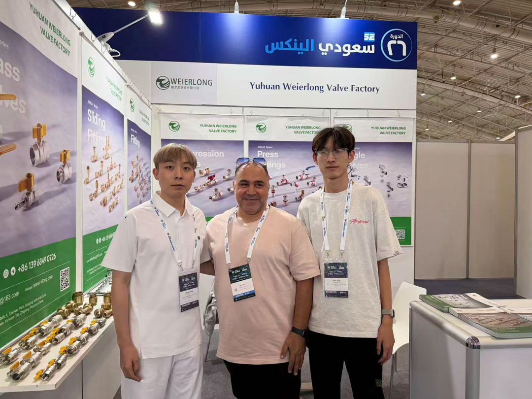 VLLONG team with a visiting customer at the Riyadh exhibition